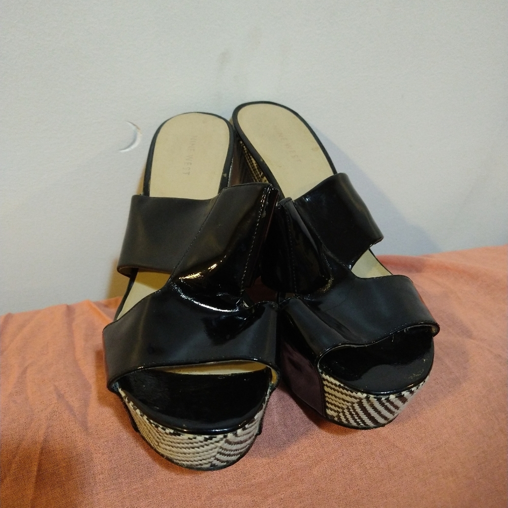 Women's size 8 black patent leather